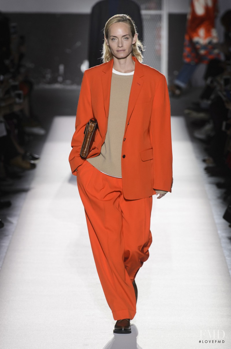 Amber Valletta featured in  the Dries van Noten fashion show for Autumn/Winter 2017