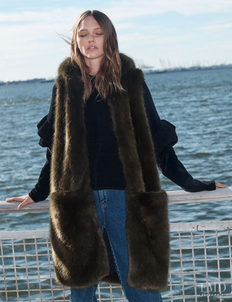 Sasha Pivovarova featured in  the Zara The Coat Edit lookbook for Autumn/Winter 2016