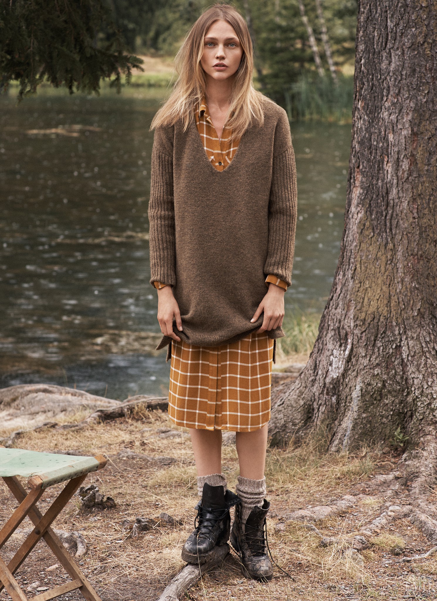 Sasha Pivovarova featured in the <b>Mango</b> catalogue for Autumn/Winter 2015.