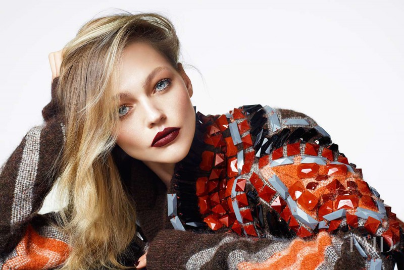 Sasha Pivovarova featured in  the H&M Beauty advertisement for Autumn/Winter 2015