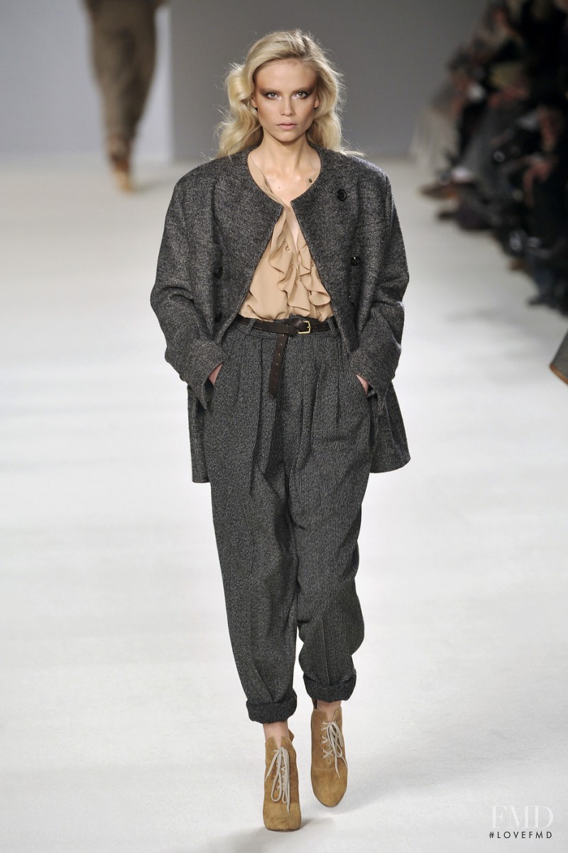 Natasha Poly featured in  the Chloe fashion show for Autumn/Winter 2009