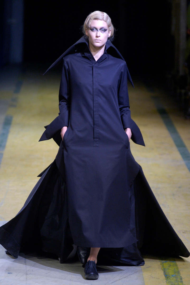 Yohji Yamamoto fashion show for Spring/Summer 2006