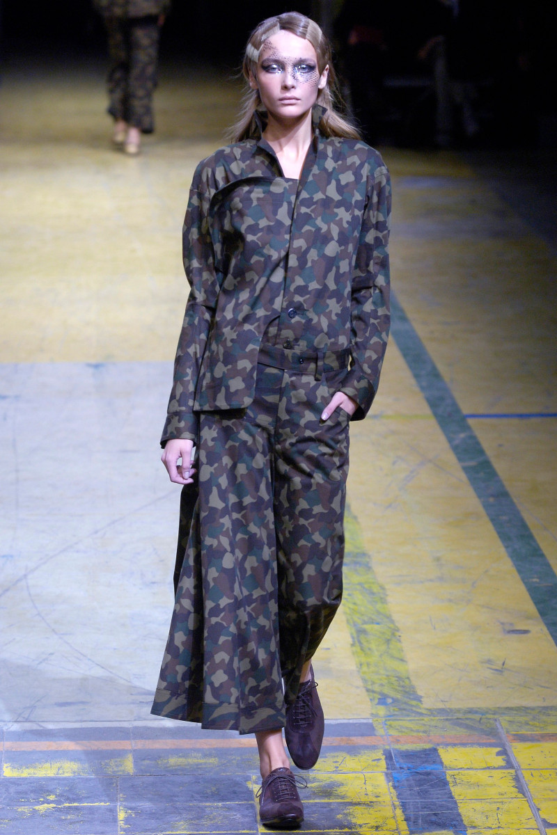 Yohji Yamamoto fashion show for Spring/Summer 2006