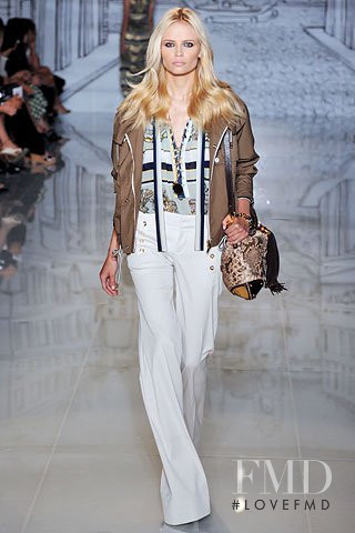 Natasha Poly featured in  the Gucci fashion show for Resort 2009