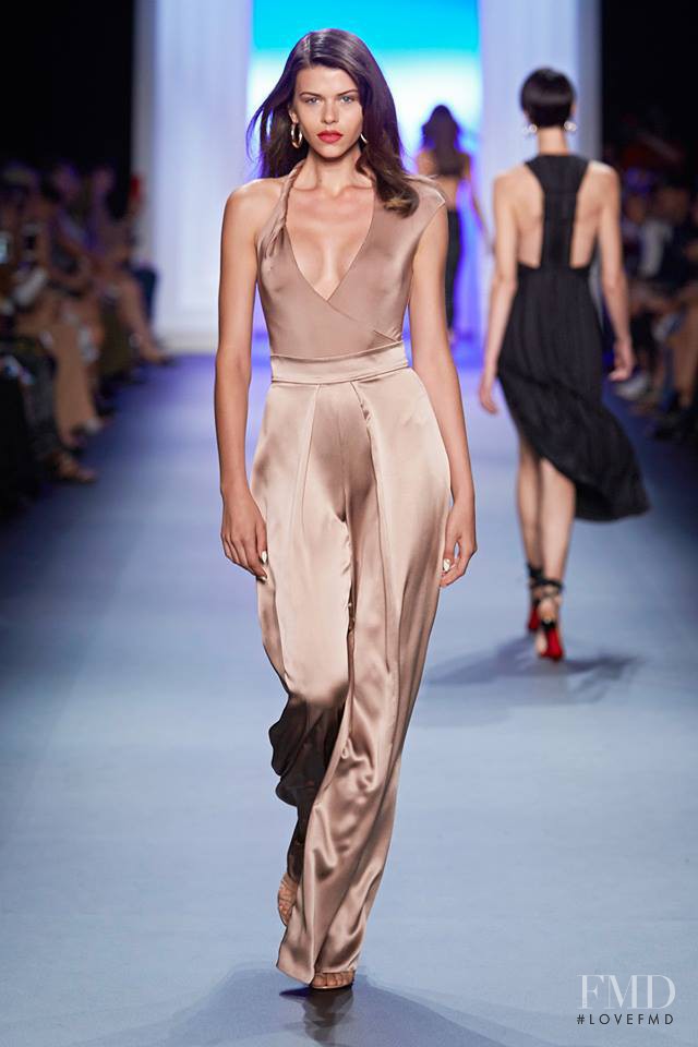 Georgia Fowler featured in  the Cushnie Et Ochs fashion show for Spring/Summer 2017