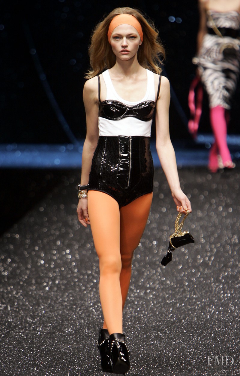 Sasha Pivovarova featured in  the D&G fashion show for Spring/Summer 2007
