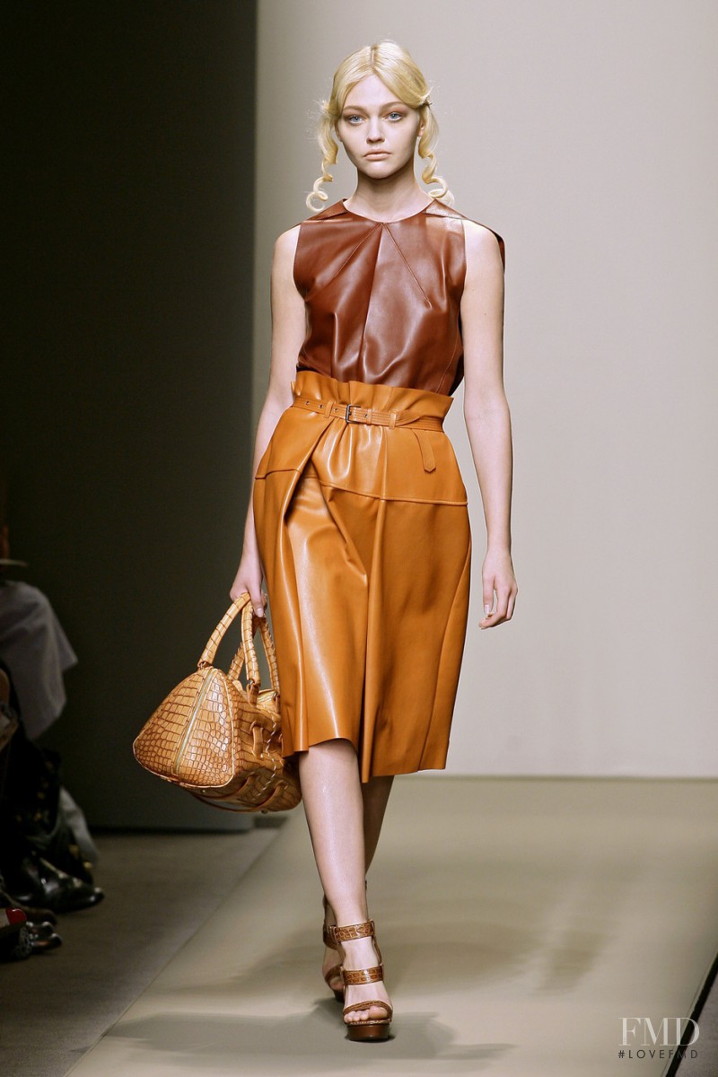 Sasha Pivovarova featured in  the Bottega Veneta fashion show for Spring/Summer 2009