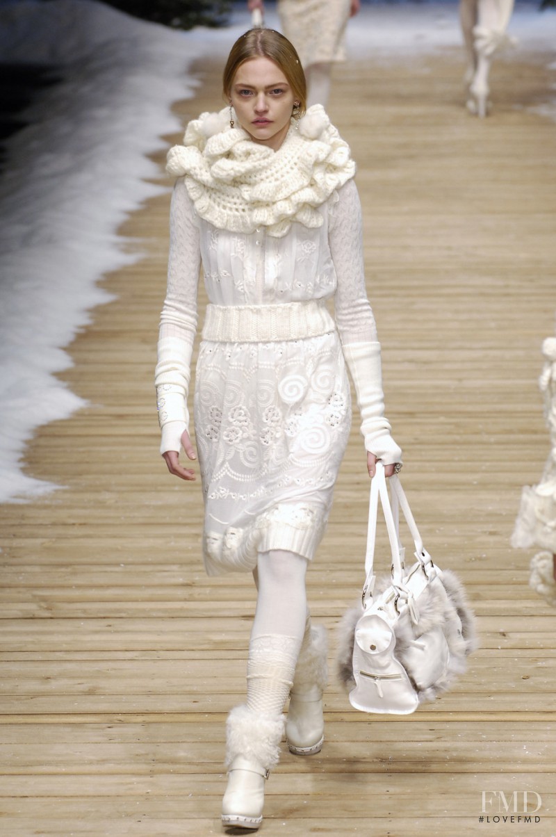 Sasha Pivovarova featured in  the D&G fashion show for Autumn/Winter 2006