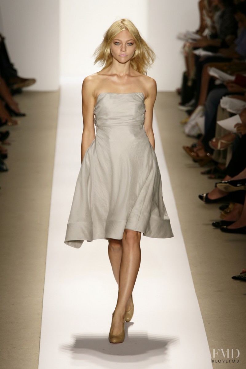 Sasha Pivovarova featured in  the Peter Som fashion show for Spring/Summer 2008