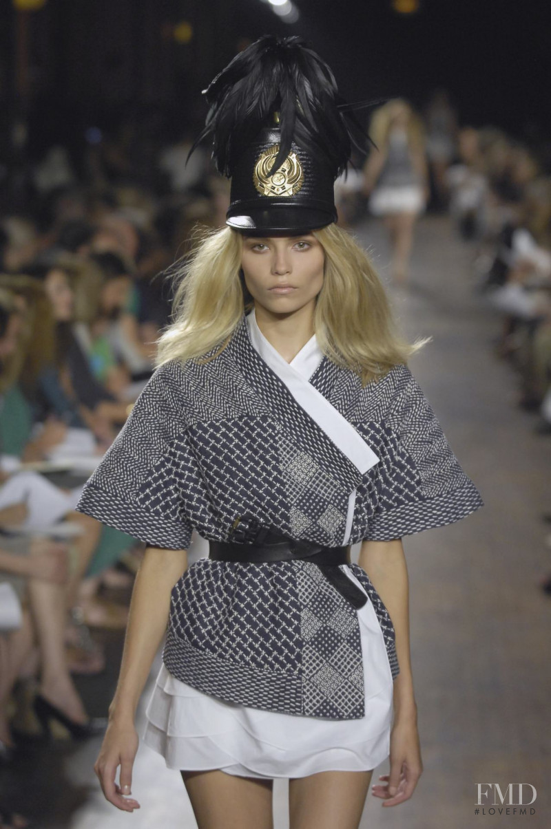 Natasha Poly featured in  the Proenza Schouler fashion show for Spring/Summer 2008