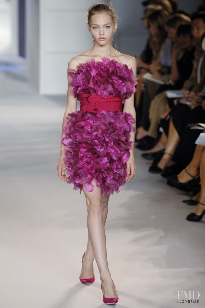 Sasha Pivovarova featured in  the Giambattista Valli fashion show for Spring/Summer 2006