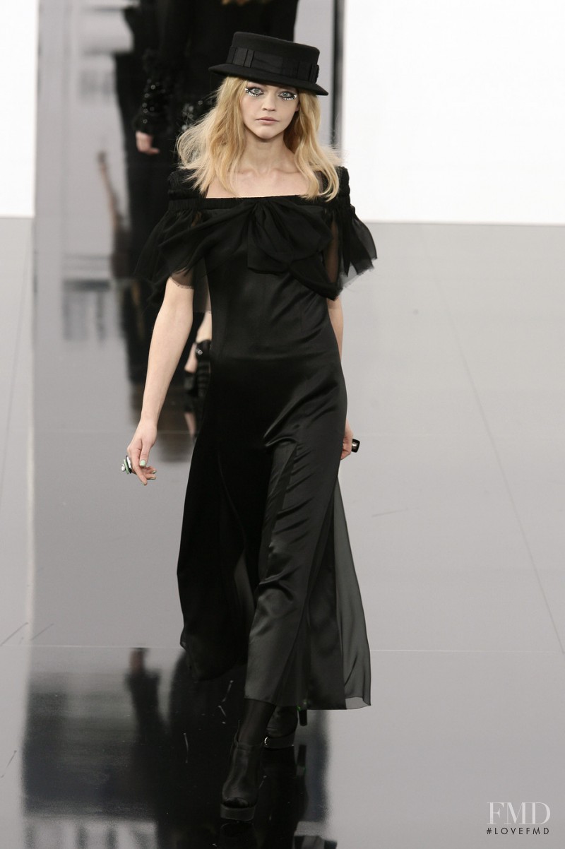 Sasha Pivovarova featured in  the Chanel fashion show for Autumn/Winter 2009