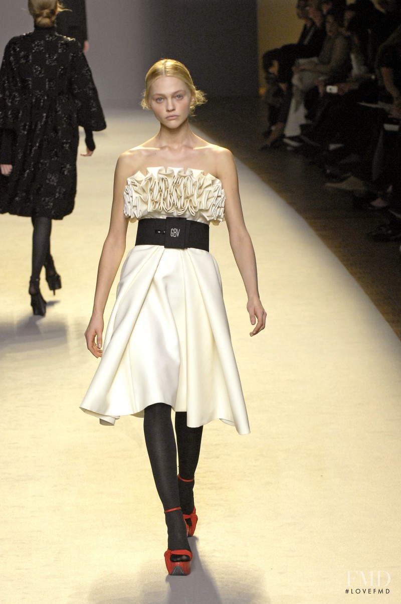 Sasha Pivovarova featured in  the Giambattista Valli fashion show for Autumn/Winter 2007