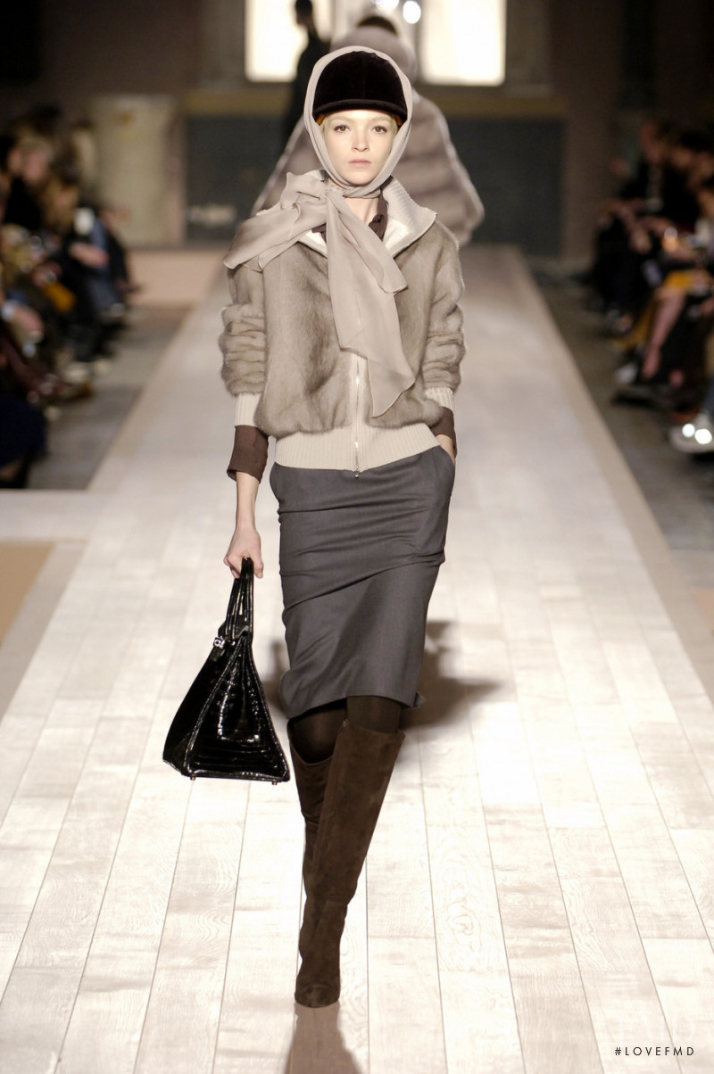 Mariacarla Boscono featured in  the Hermès fashion show for Autumn/Winter 2006