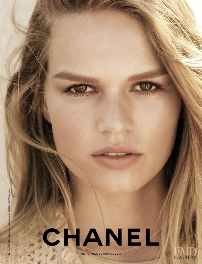 Anna Ewers featured in  the Chanel Beauty Les Beiges advertisement for Spring/Summer 2017