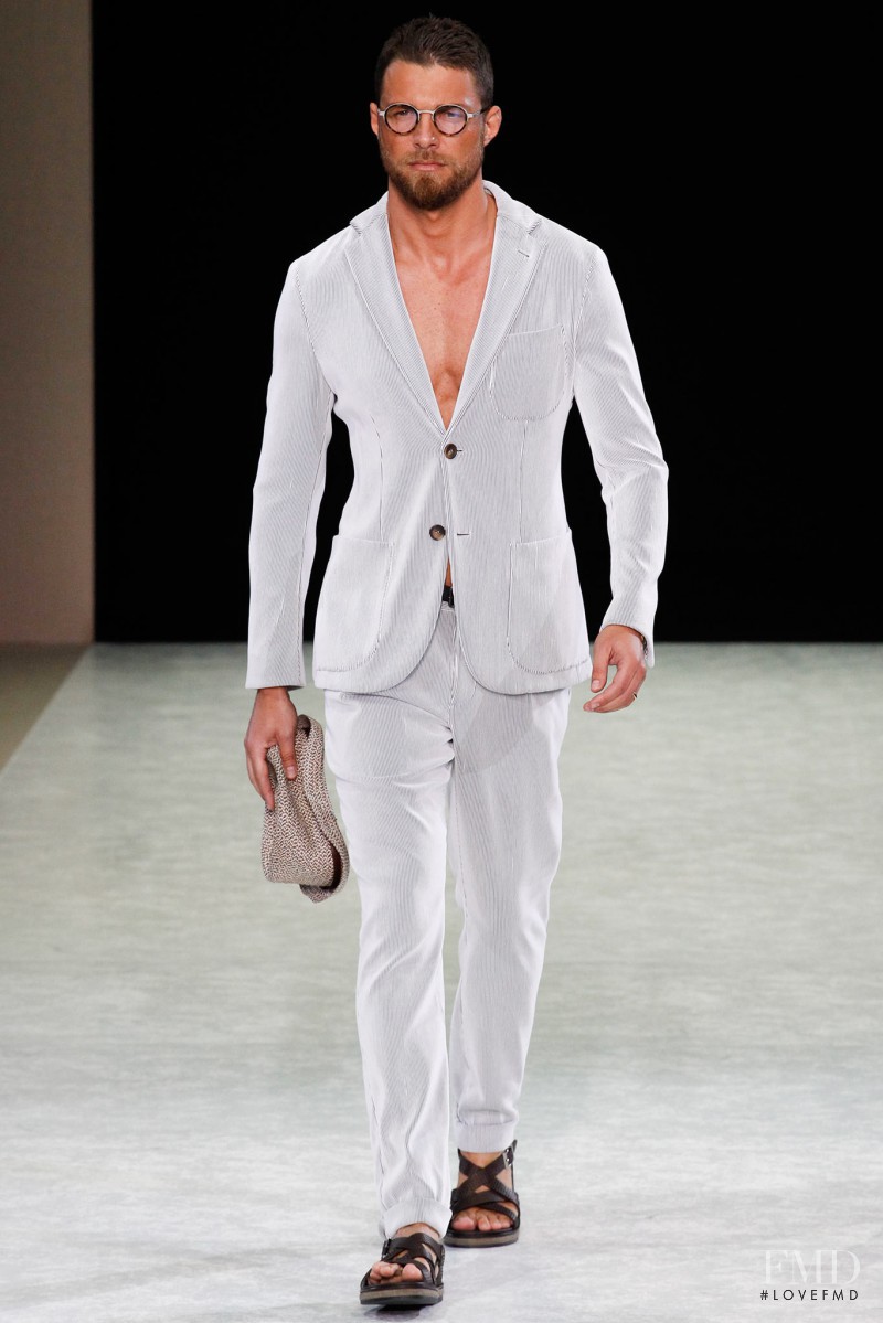 Giorgio Armani fashion show for Spring/Summer 2015