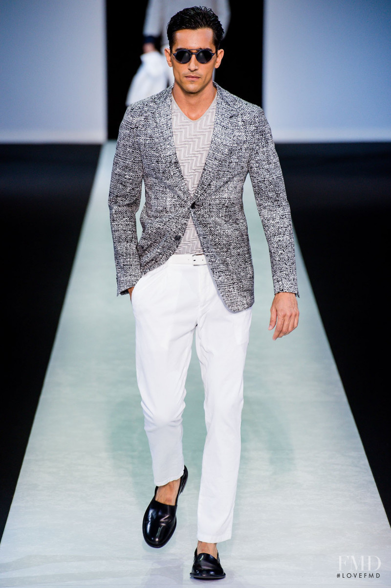 Giorgio Armani fashion show for Spring/Summer 2014