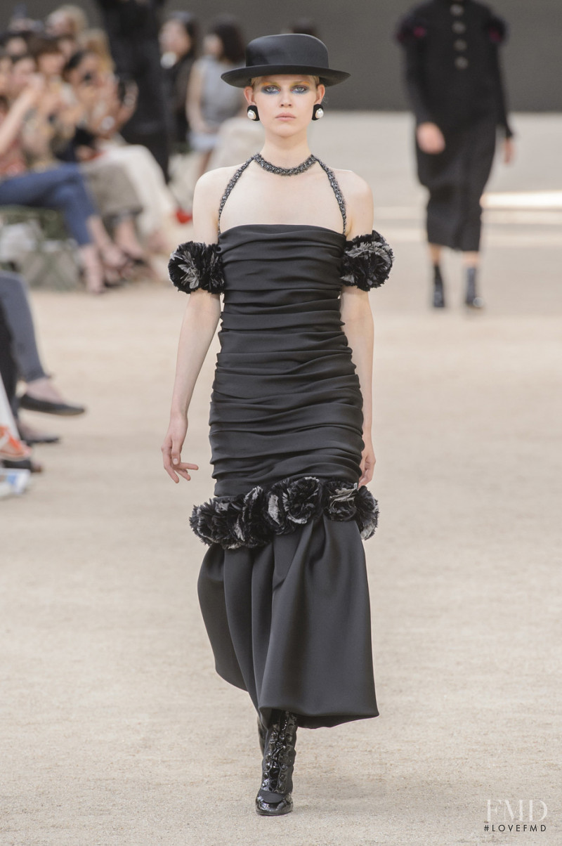 Ola Rudnicka featured in  the Chanel Haute Couture fashion show for Autumn/Winter 2017