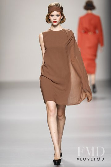 Carolina Ballesteros featured in  the Lemoniez fashion show for Spring/Summer 2011