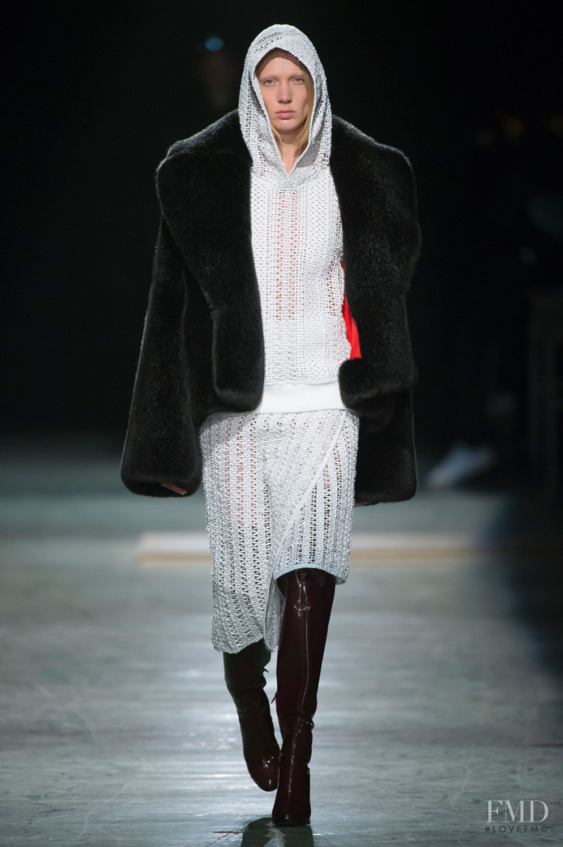Wanda Nylon fashion show for Autumn/Winter 2016