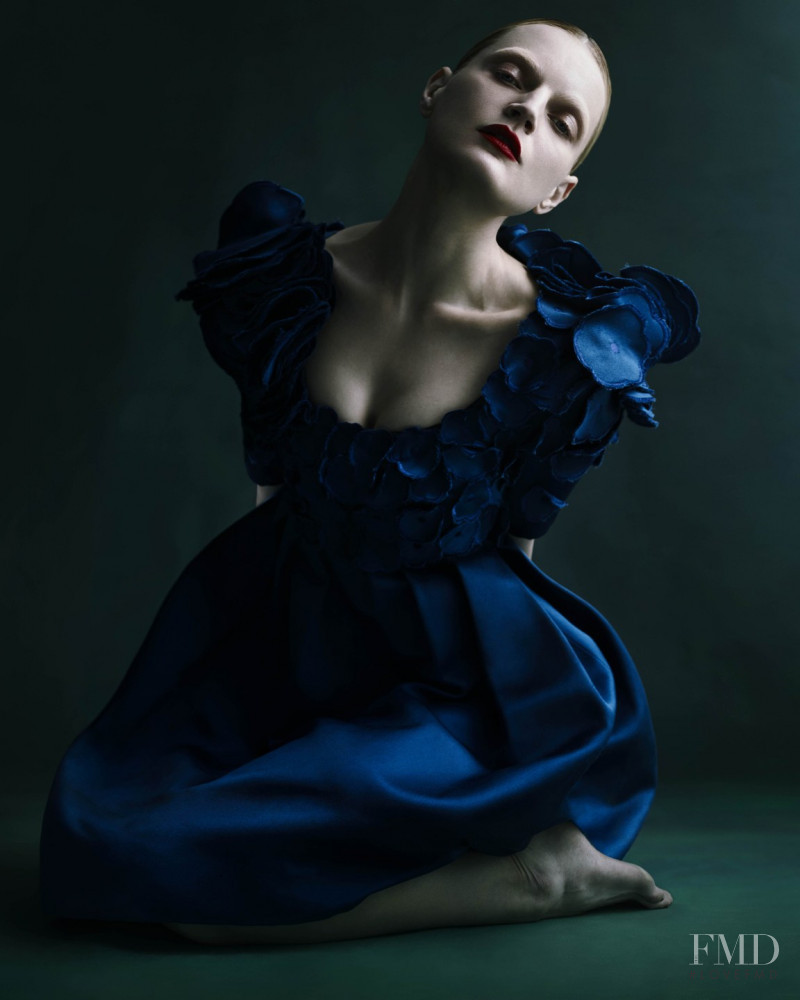 Guinevere van Seenus featured in  the Erdem advertisement for Winter 2015