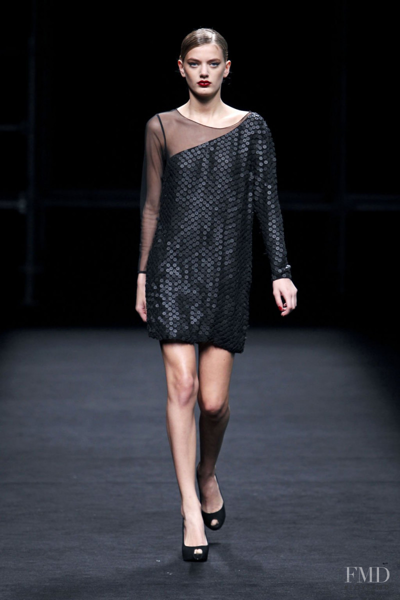 Bregje Heinen featured in  the Justicia Ruano fashion show for Autumn/Winter 2011