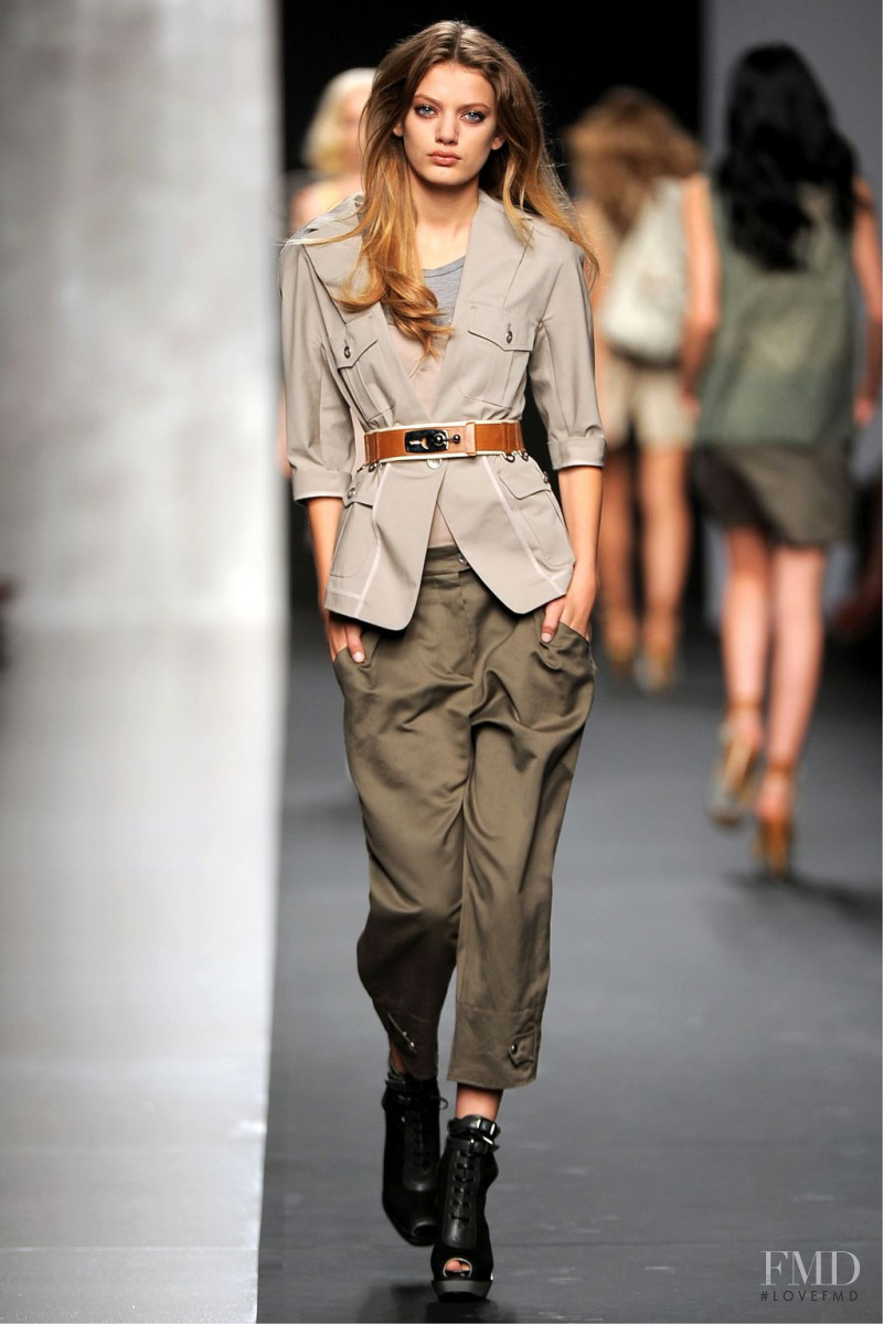 Bregje Heinen featured in  the Sportmax fashion show for Spring/Summer 2010