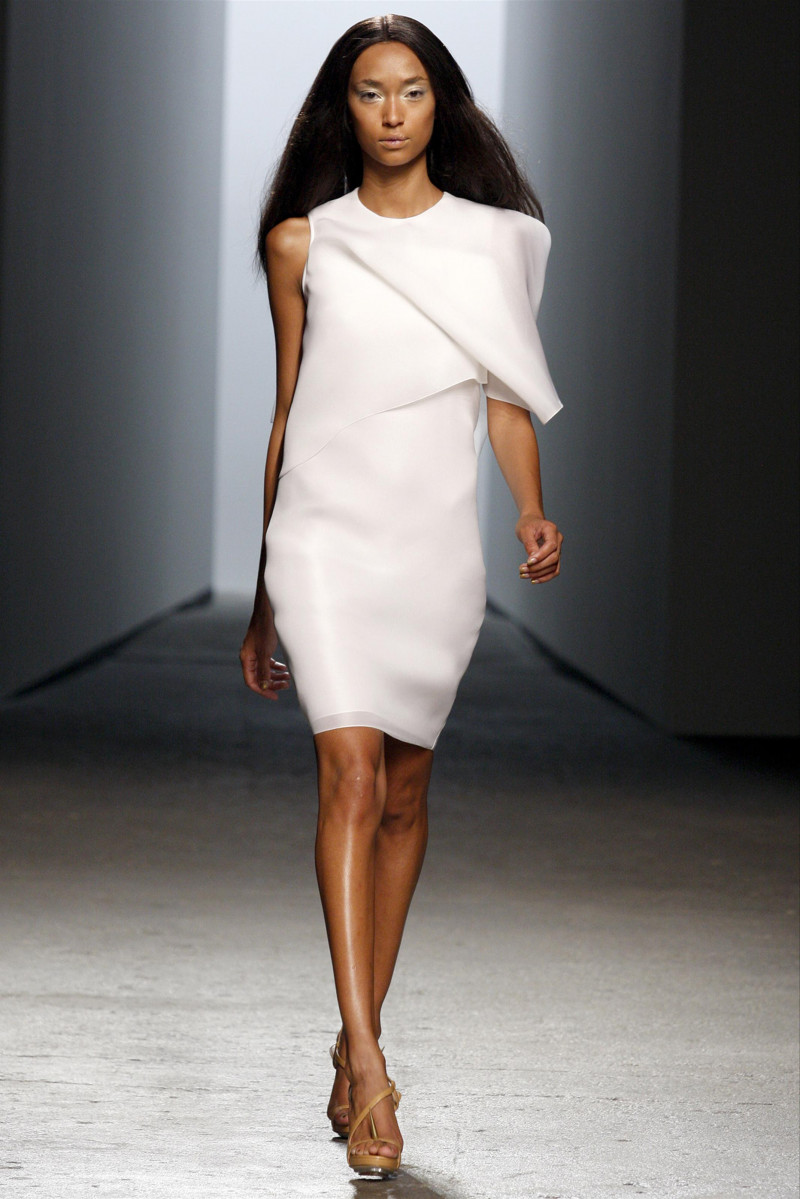 Anais Mali featured in  the Cushnie Et Ochs fashion show for Spring/Summer 2011