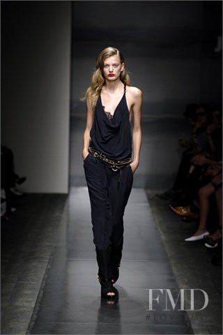 Bregje Heinen featured in  the Jo No Fui fashion show for Spring/Summer 2010