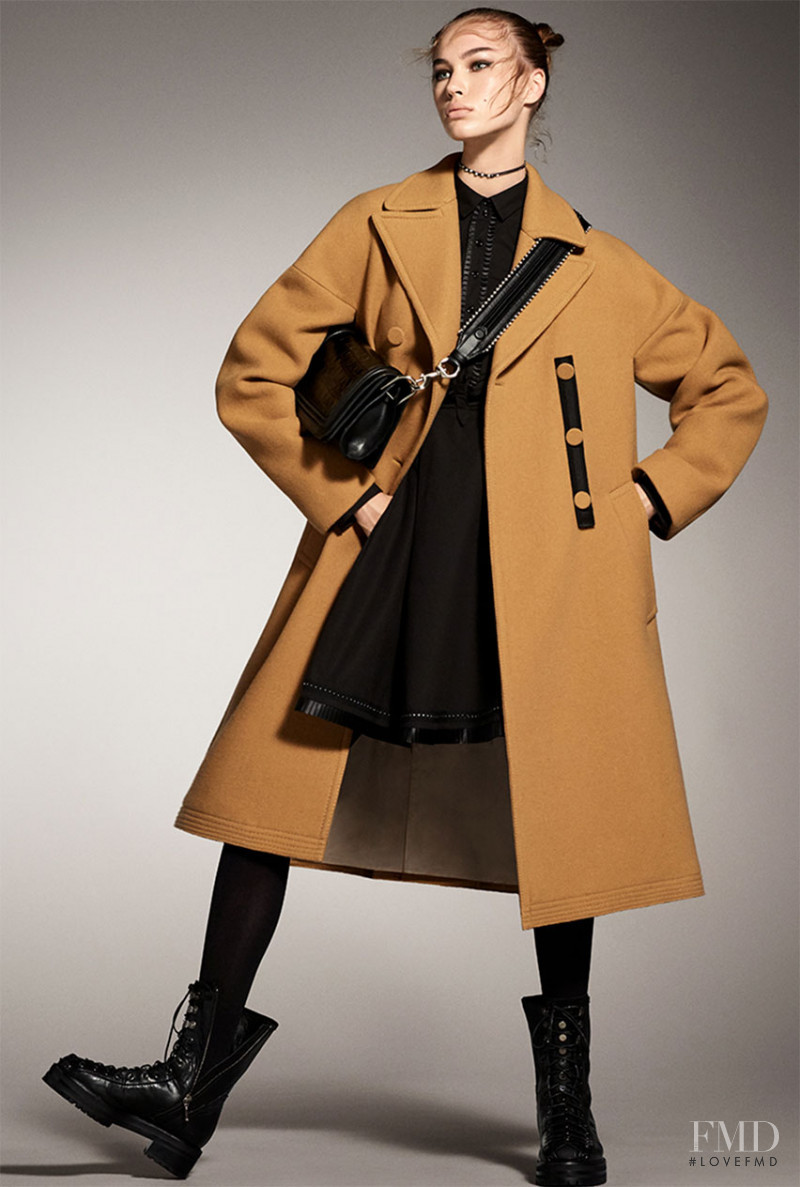 Grace Elizabeth featured in  the Zara advertisement for Autumn/Winter 2017