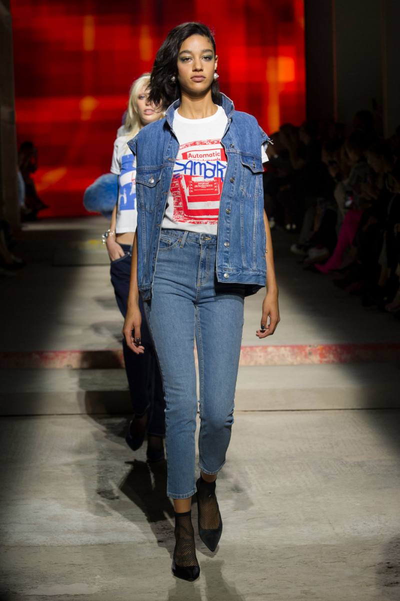 Damaris Goddrie featured in  the Topshop fashion show for Spring/Summer 2018