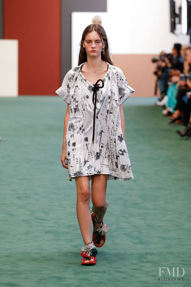 Lea Holzfuss featured in  the Carven fashion show for Spring/Summer 2018