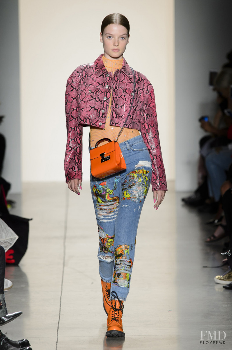 Roos Abels featured in  the Jeremy Scott fashion show for Spring/Summer 2018