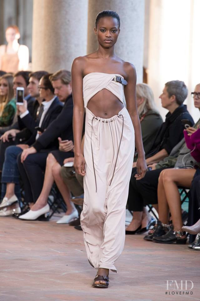 Alberta Ferretti fashion show for Spring/Summer 2018