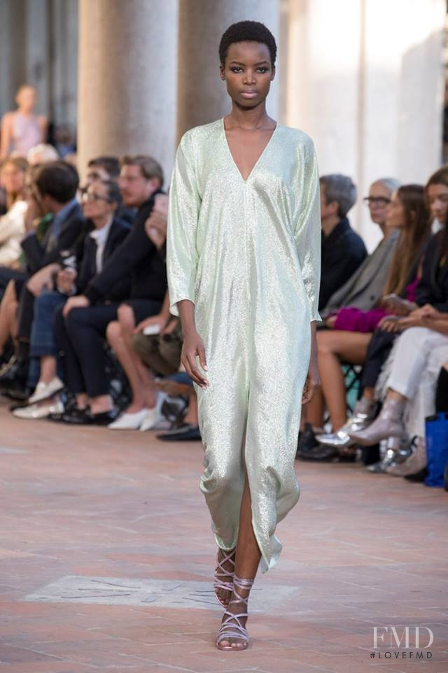 Alberta Ferretti fashion show for Spring/Summer 2018