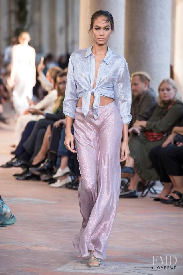 Alberta Ferretti fashion show for Spring/Summer 2018