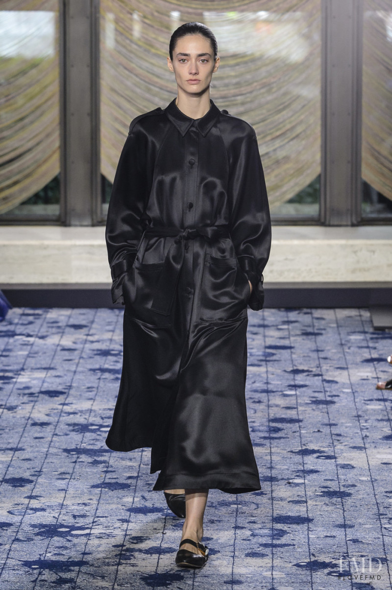 Amanda Googe featured in  the Gabriela Hearst fashion show for Spring/Summer 2018
