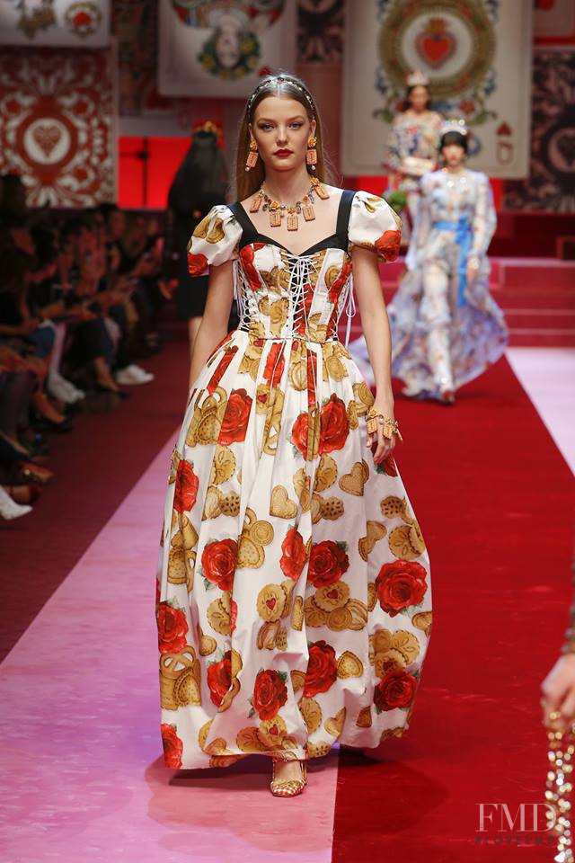 Roos Abels featured in  the Dolce & Gabbana fashion show for Spring/Summer 2018