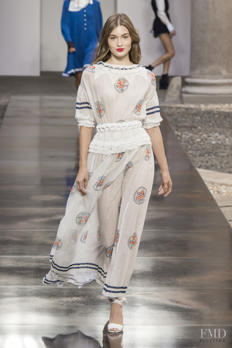 Grace Elizabeth featured in  the Philosophy di Lorenzo Serafini fashion show for Spring/Summer 2018