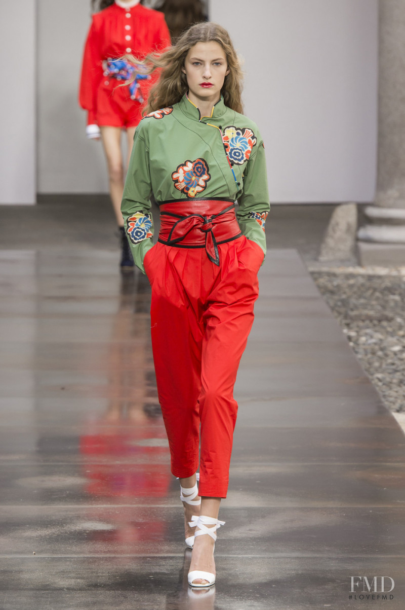 Felice Noordhoff featured in  the Philosophy di Lorenzo Serafini fashion show for Spring/Summer 2018