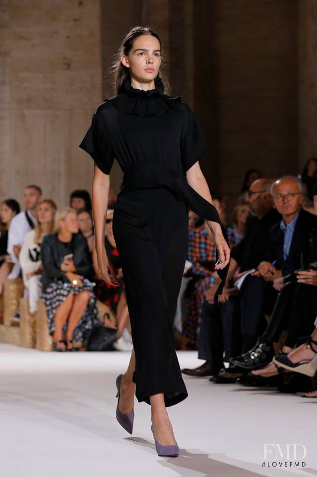 Victoria Beckham fashion show for Spring/Summer 2018