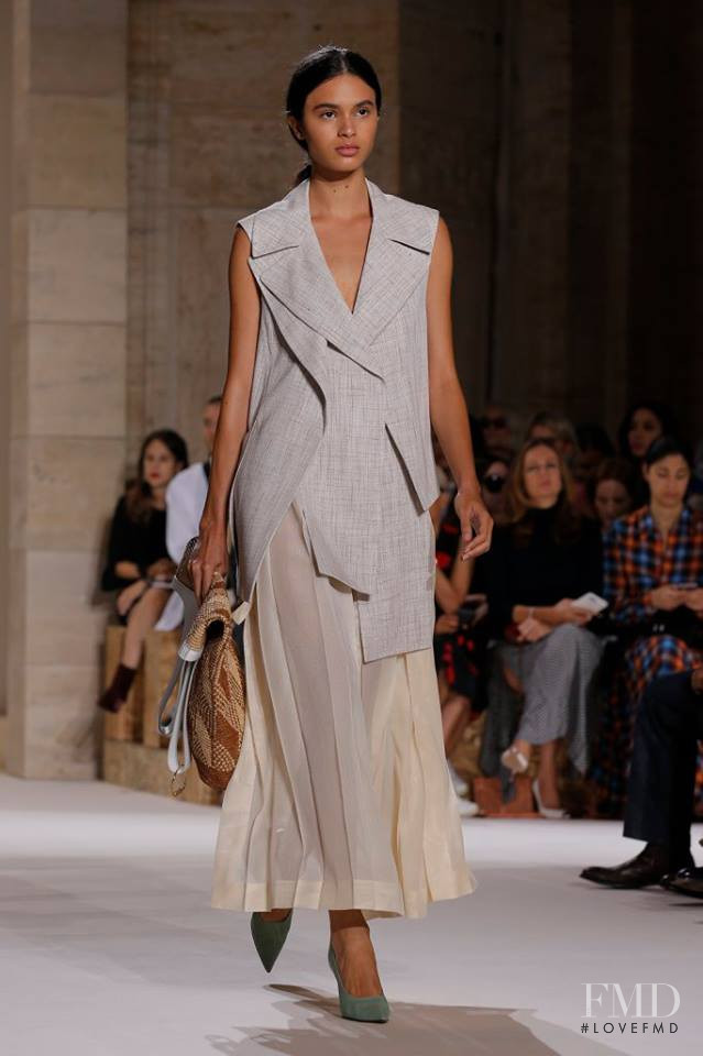 Aira Ferreira featured in  the Victoria Beckham fashion show for Spring/Summer 2018