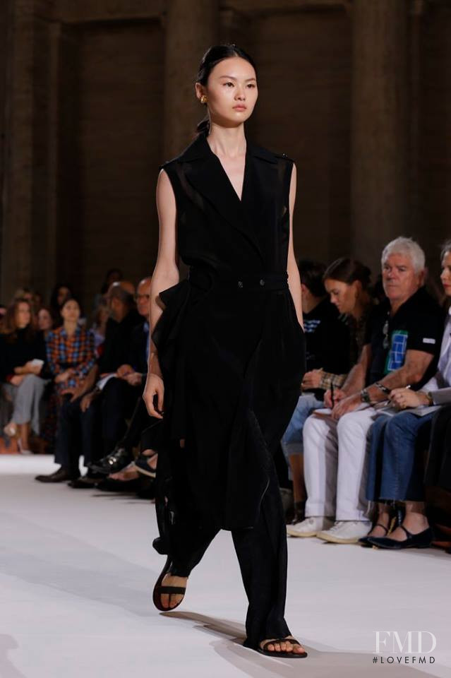 Victoria Beckham fashion show for Spring/Summer 2018