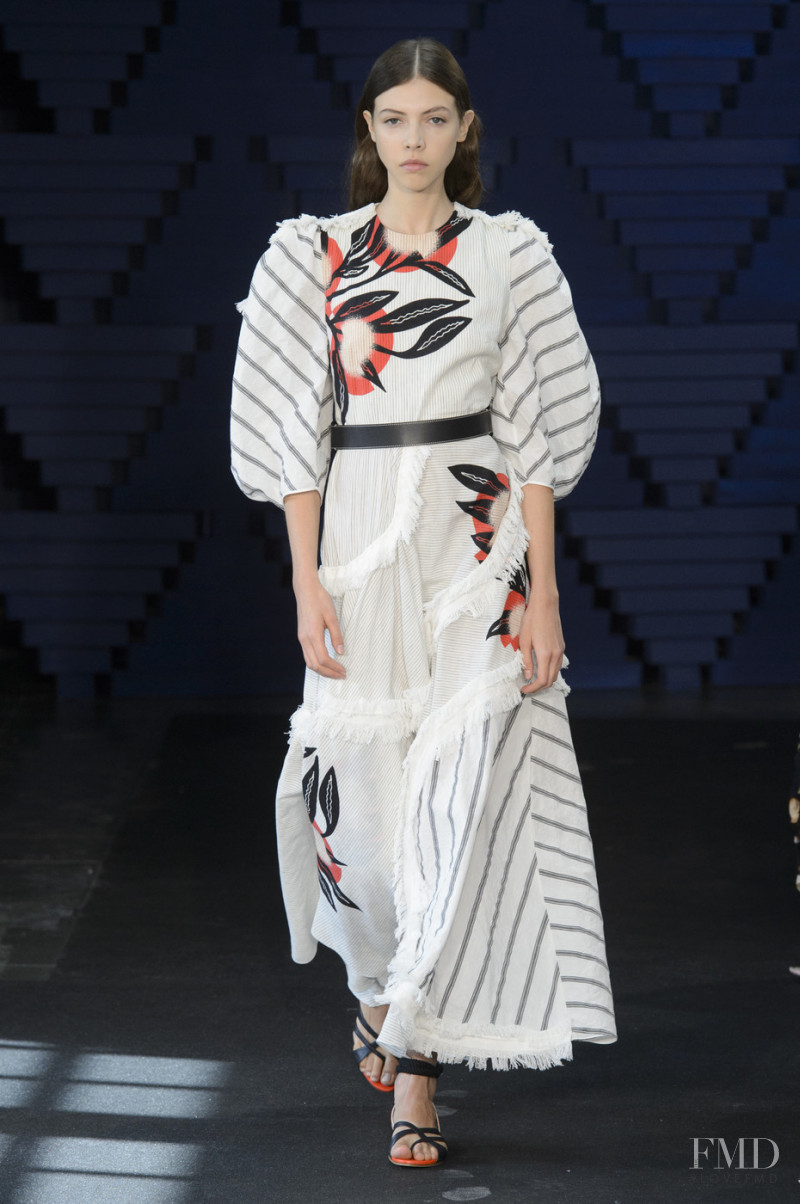 Lea Julian featured in  the Roksanda Ilincic fashion show for Spring/Summer 2018