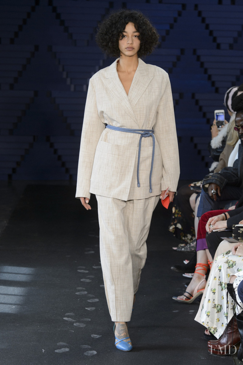 Damaris Goddrie featured in  the Roksanda Ilincic fashion show for Spring/Summer 2018