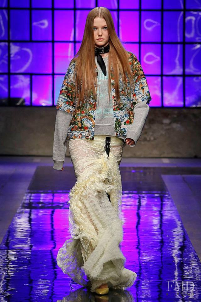 Roos Abels featured in  the DSquared2 fashion show for Spring/Summer 2018
