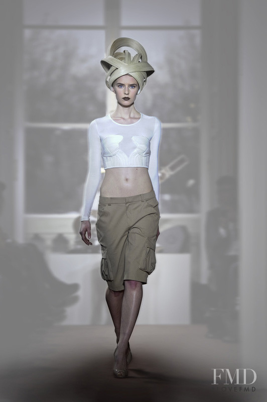 Corinna Studier featured in  the Didit Hediprasetyo fashion show for Spring/Summer 2012