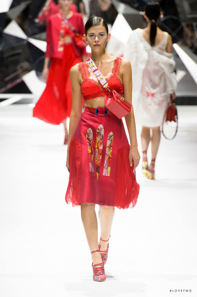 Georgia Fowler featured in  the Shiatzy Chen fashion show for Spring/Summer 2017