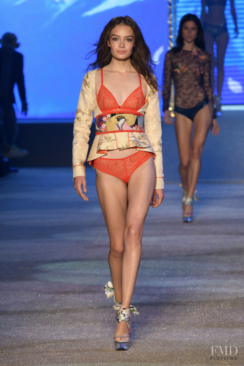 Sasha Kichigina featured in  the Etam fashion show for Spring/Summer 2018