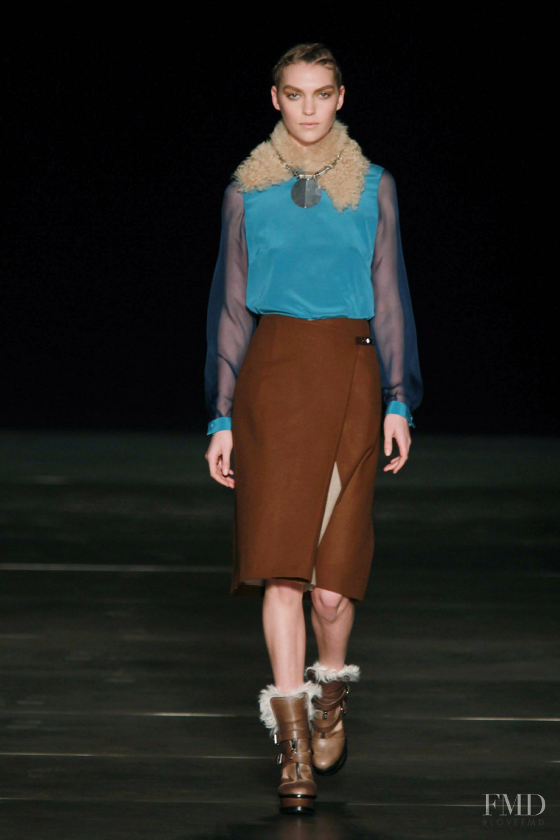 Arizona Muse featured in  the Etro fashion show for Autumn/Winter 2011